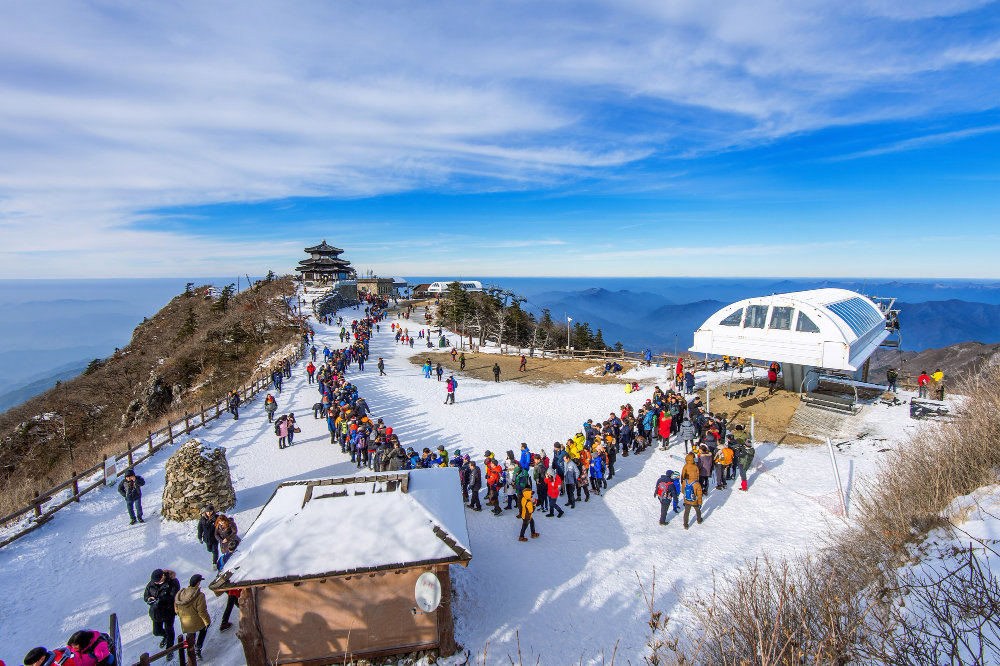 How Do Festivals Enhance a Himachal & Golden Triangle Tour?